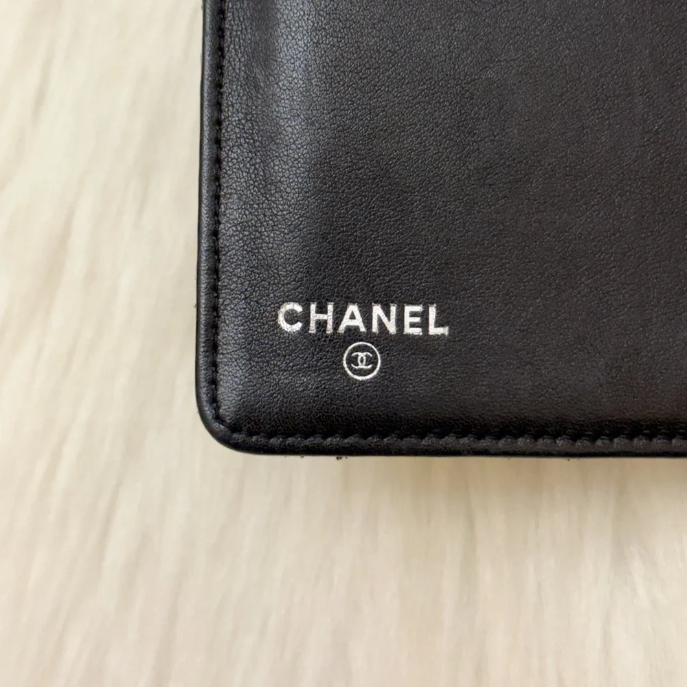 CHANEL - BICOLORE BLACK QUILTED LEATHER LONG BIFOLD WALLET
